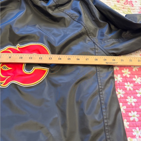 NHL Calgary Flames Nylon Coated Coach Jacket- Size Large-Rolled hood - Picture 6 of 15
